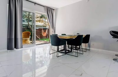 Alquiler a largo plazo, Varsovia, Wawer: casa de 147 m² con garaje y terraza