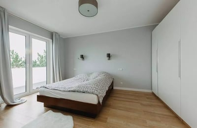 Alquiler a largo plazo, Varsovia, Wawer: casa de 147 m² con garaje y terraza
