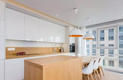 Long-term rental of a 3-rooms apartment 93 m2 in Warsaw, Wola district