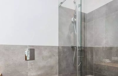 Long-term rental of a 3-rooms apartment 93 m2 in Warsaw, Wola district
