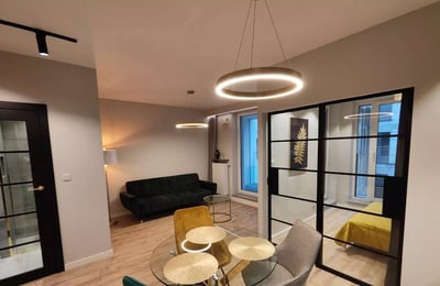 Alquiler a largo plazo piso moderno de 2 habitaciones con balcón en Zabłocie, Cracovia