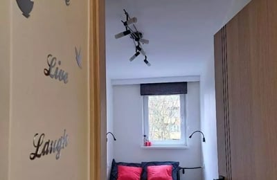 Alquiler a largo plazo piso moderno de 2 habitaciones con balcón en Zabłocie, Cracovia