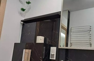 Alquiler a largo plazo piso moderno de 2 habitaciones con balcón en Zabłocie, Cracovia