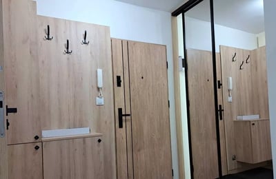 Alquiler a largo plazo piso moderno de 2 habitaciones con balcón en Zabłocie, Cracovia