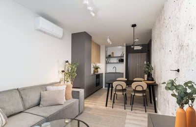 Long-term rental 2-room apartment with air conditioning and parking, Kraków