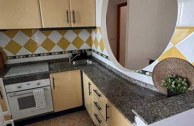 Долгосрочная аренда квартиры с видом на море в Торревьехе (Аликанте), 2 спальни и 100 м до пляжа