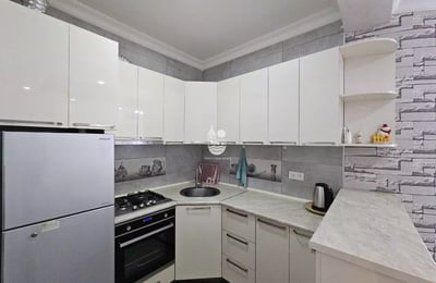 Long-term rental: apartment with sea view, Batumi, Georgia