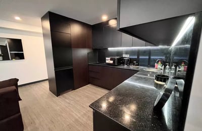 Alquiler a largo plazo apartamento de 1 dormitorio con vista panorámica al mar, Batumi