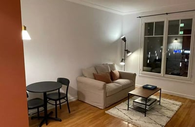 Long-term rental of a 2-room apartment in the 16th arrondissement, Paris, France