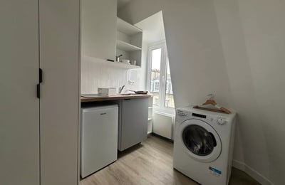 Long-term rental of renovated studio in the 8th arrondissement, Paris, France