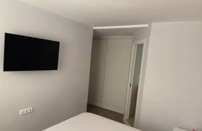 Long-term rental of a spacious apartment 110 m² with AC and parking space in Alicante