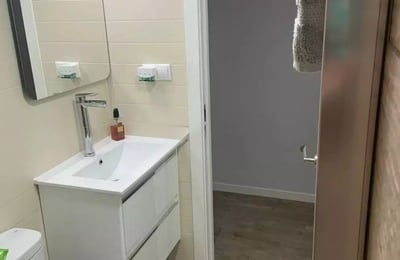 Long-term rental of a spacious apartment 110 m² with AC and parking space in Alicante