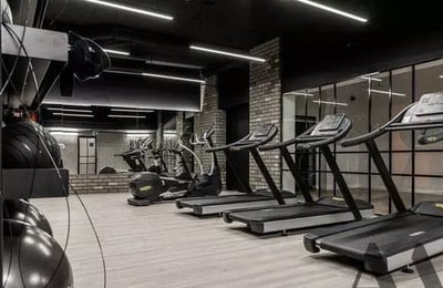 Долгосрочная аренда стильной квартиры с паркингом и спа-зоной в Angel City, Вроцлав, Польша