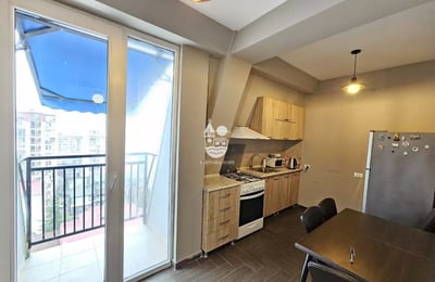 Alquiler a largo plazo amplio apartamento 3+1 en Batumi, Georgia