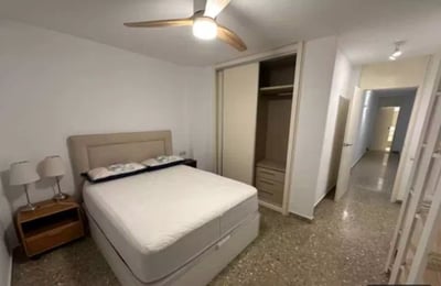 Alquiler a largo plazo apartamento 94m2 con vista al mar en Alicante, Espana