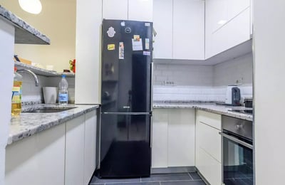 Alquiler a largo plazo en Belgrado departamento de 2 ambientes, 45 m² con balcón y calefacción