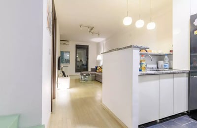 Alquiler a largo plazo en Belgrado departamento de 2 ambientes, 45 m² con balcón y calefacción