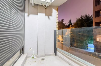 Alquiler a largo plazo en Belgrado departamento de 2 ambientes, 45 m² con balcón y calefacción