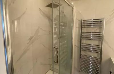 Long-term rental in Paris: studio apartment, 35 m², on Rue Berri with parking and all amenities