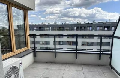 Alquiler a largo plazo en Cracovia — piso de 2 habitaciones y 42 m² con balcón en la calle Piltza, distrito Dębniki