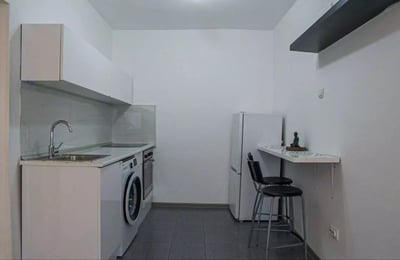 Долгосрочная аренда в Белграде — двухкомнатная квартира 50 м² в центре города, с кондиционером и возможностью проживания с питомцами