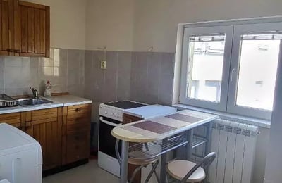 Alquiler a largo plazo en Belgrado — apartamento de 1 ambiente y 35 m² con aire acondicionado y calefacción eléctrica en el barrio de Voždovac