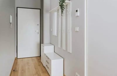 Alquiler a largo plazo en Breslavia — apartamento de 40 m² en complejo Angel River con parking, gimnasio y spa cerca del centro