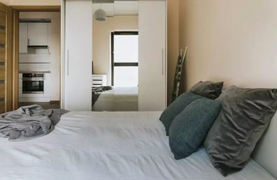 Alquiler a largo plazo en Breslavia — apartamento de 40 m² en complejo Angel River con parking, gimnasio y spa cerca del centro