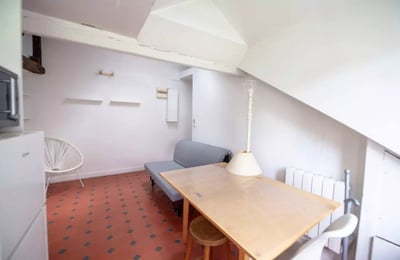 Long-term rental in Paris — 30 m², 2-room apartment on rue de Vaugirard, 15th district