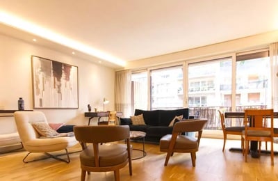 Long-term rental in Paris — 84 m², 3-room apartment with terrace and elevator in the 16th arrondissement