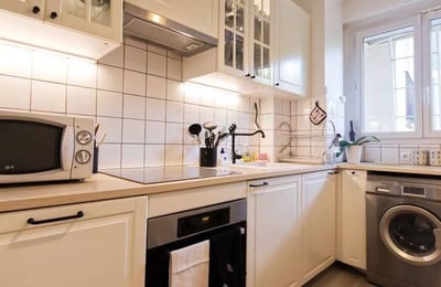 Long-term rental in Paris — 84 m², 3-room apartment with terrace and elevator in the 16th arrondissement