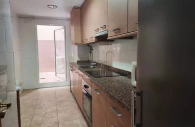 Long-term rental of a 90 m² apartment with patio, 3 bedrooms and 2 bathrooms in Alicante, pets negotiable