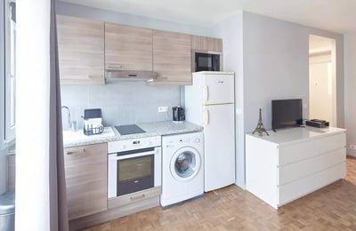 Long-term rental of a 35 m² studio on rue de Théâtre, 15th arrondissement of Paris
