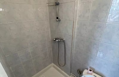 Long-term rental of a 10 m² studio on Rue de Franqueville, 16th arrondissement of Paris, with elevator