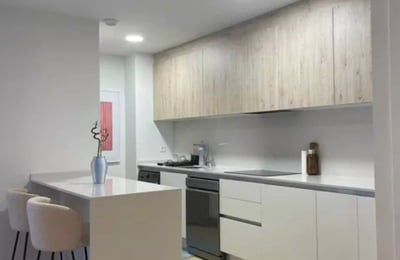 Long-term rental of an 86 m² new apartment in Alicante with terrace, pool, and parking