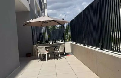 Long-term rental of an 86 m² new apartment in Alicante with terrace, pool, and parking