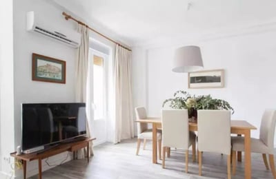 Long-term rental of a bright apartment in the center of Alicante, Spain