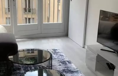 Long-term rental of a 2-room apartment in Paris, France — 32 m², 16th arrondissement