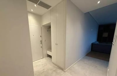 Long-term rental 78 m² apartment with balcony & AC in Wola, Warsaw, Poland