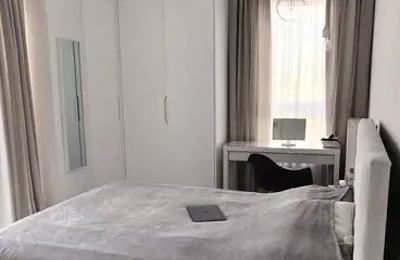 Langzeitmiete einer 2-Zimmer-Wohnung (62 m²) mit Balkon in Mokotów, Warschau, Polen