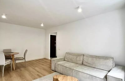 Location à long terme d’un appartement 2 pièces de 41 m² avec balcon, à Żoliborz, Varsovie, Pologne