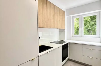 Location à long terme d’un appartement 2 pièces de 41 m² avec balcon, à Żoliborz, Varsovie, Pologne