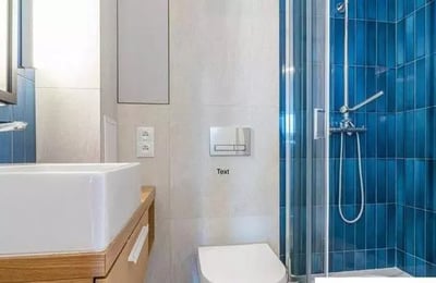 Langzeitmiete einer 2-Zimmer-Wohnung (47 m²) mit Balkon und Klimaanlage in Wola, Warschau, Polen