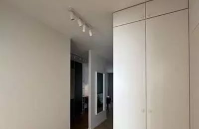 Location à long terme d’un appartement 3 pièces de 60 m² avec balcon et parking, rue Edwarda Habicha, Varsovie, Pologne