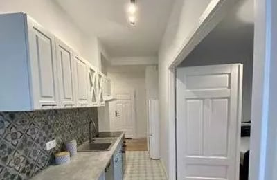 Langzeitmiete einer 3-Zimmer-Wohnung (51 m²) mit Balkon und Parkplatz in der Kotsisa 8c Straße, Warschau, Polen