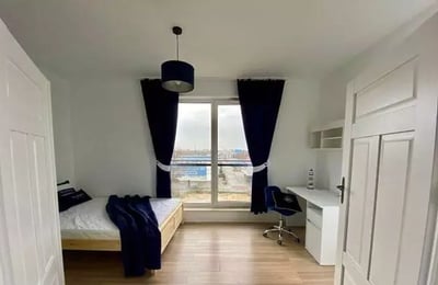 Langzeitmiete einer 3-Zimmer-Wohnung (51 m²) mit Balkon und Parkplatz in der Kotsisa 8c Straße, Warschau, Polen