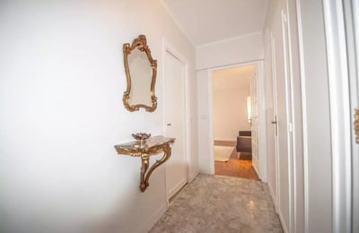 Long-term rental of a 36 m² 2-room apartment with a balcony in the 3rd district of Paris, France