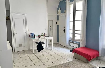 Long-term rental of a 35 m² 2-room apartment in central Paris, France