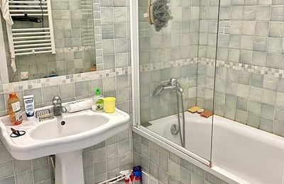 Long-term rental of a 35 m² 2-room apartment in central Paris, France