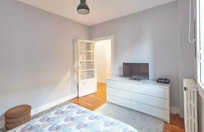 Long-term rental 24 m² studio in the 15th district of Paris, France